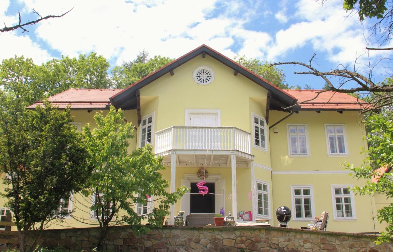 Lovecky Zamecek Pod Milesovkou Teplice Ngoại thất bức ảnh